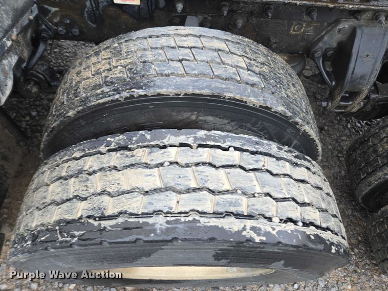 image for item DU2560 2015 Kenworth T680 semi truck