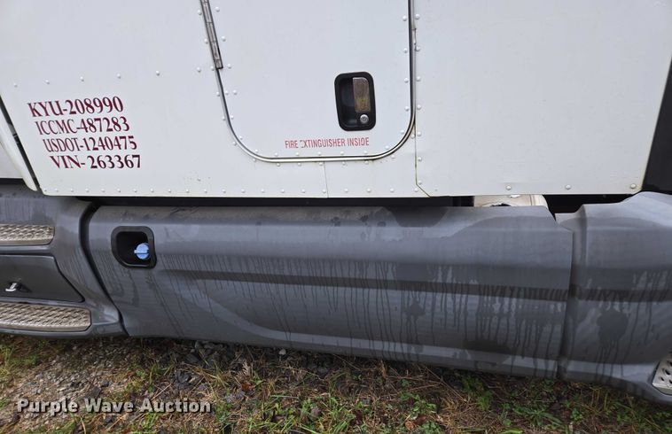 image for item DU2561 2015 Peterbilt 579 semi truck