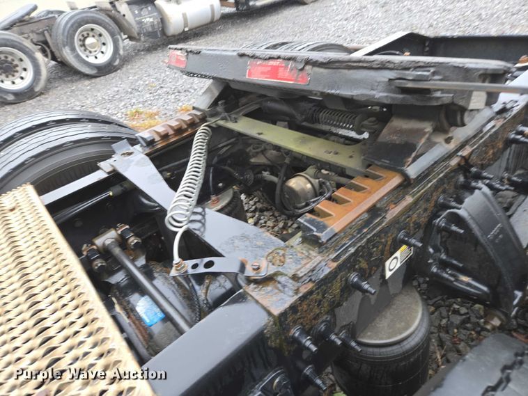 image for item DU2561 2015 Peterbilt 579 semi truck