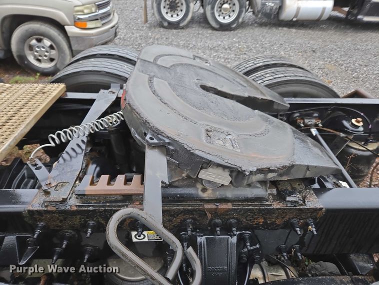 image for item DU2561 2015 Peterbilt 579 semi truck