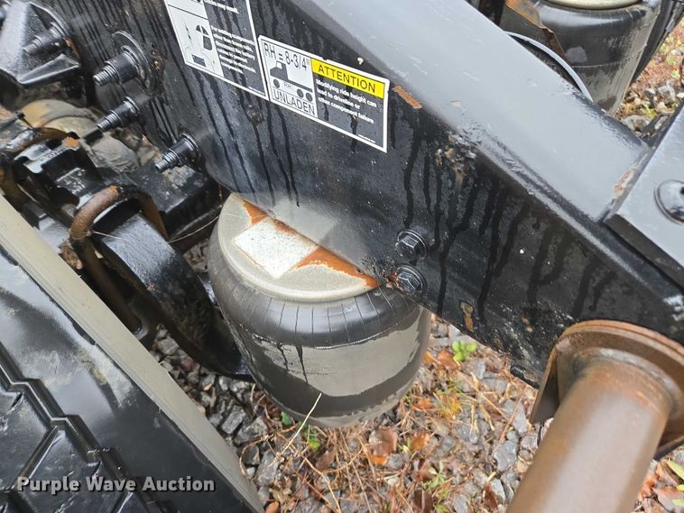 image for item DU2561 2015 Peterbilt 579 semi truck