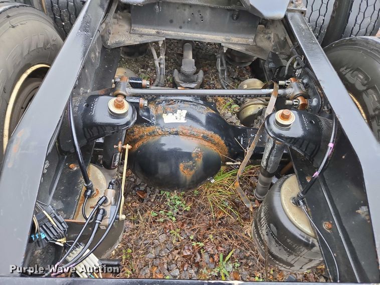 image for item DU2561 2015 Peterbilt 579 semi truck