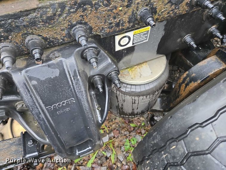 image for item DU2561 2015 Peterbilt 579 semi truck