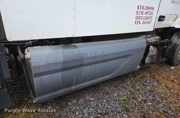 image for item DU2561 2015 Peterbilt 579 semi truck