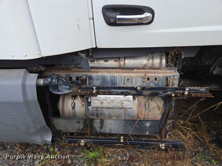 image for item DU2561 2015 Peterbilt 579 semi truck