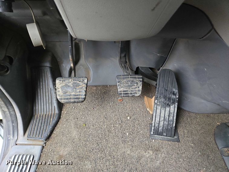 image for item DU2561 2015 Peterbilt 579 semi truck