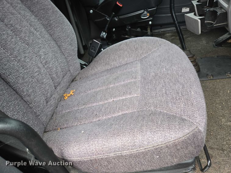 image for item DU2561 2015 Peterbilt 579 semi truck