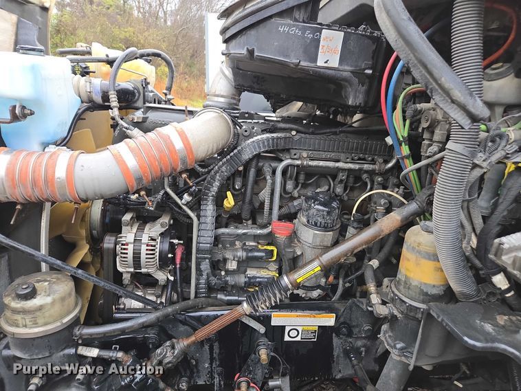 image for item DU2561 2015 Peterbilt 579 semi truck