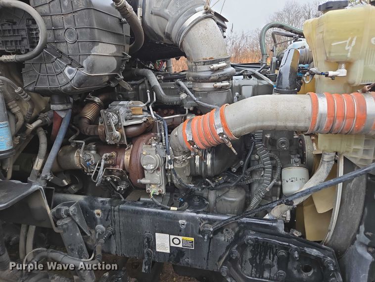 image for item DU2561 2015 Peterbilt 579 semi truck