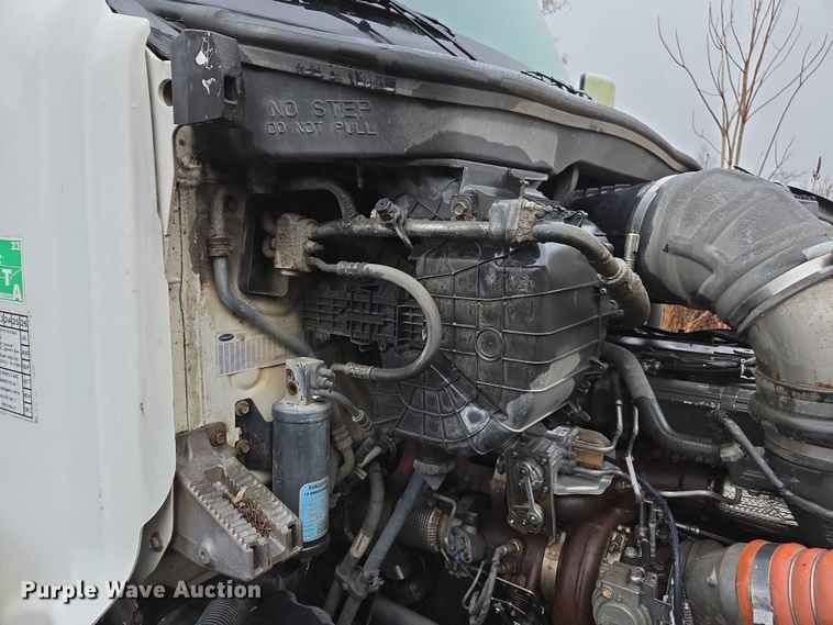 image for item DU2561 2015 Peterbilt 579 semi truck