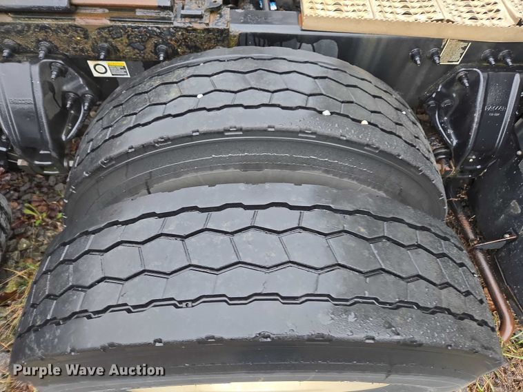 image for item DU2561 2015 Peterbilt 579 semi truck