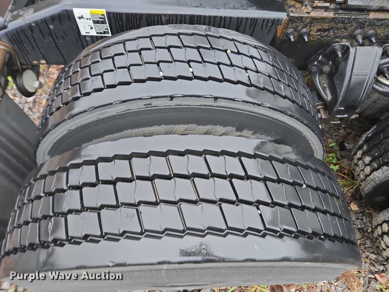 image for item DU2561 2015 Peterbilt 579 semi truck