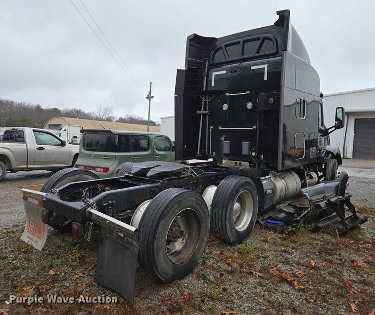 image for item DU2562 2015 Peterbilt 579 semi truck