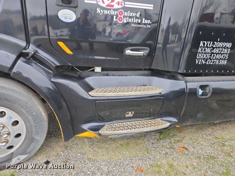 image for item DU2562 2015 Peterbilt 579 semi truck