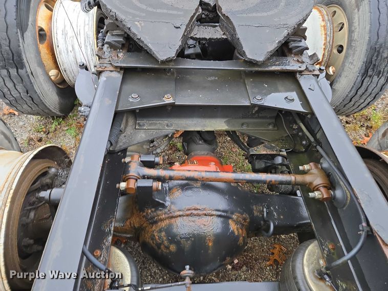 image for item DU2562 2015 Peterbilt 579 semi truck