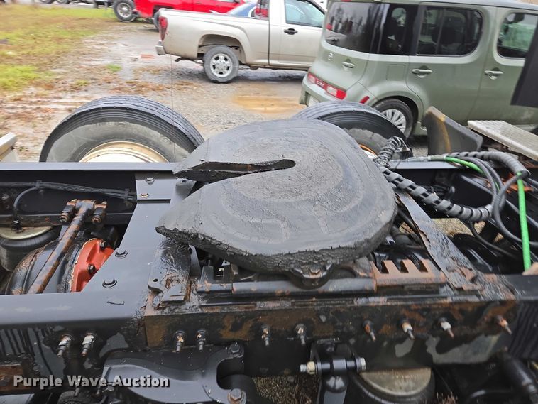 image for item DU2562 2015 Peterbilt 579 semi truck