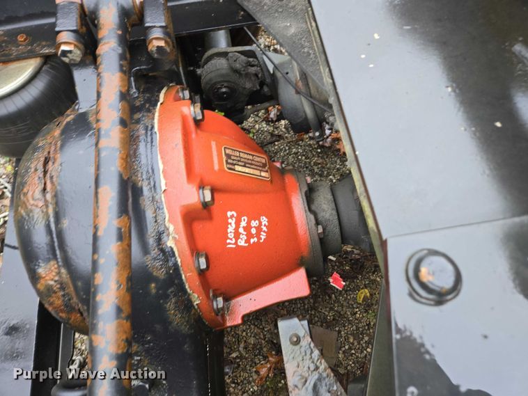 image for item DU2562 2015 Peterbilt 579 semi truck