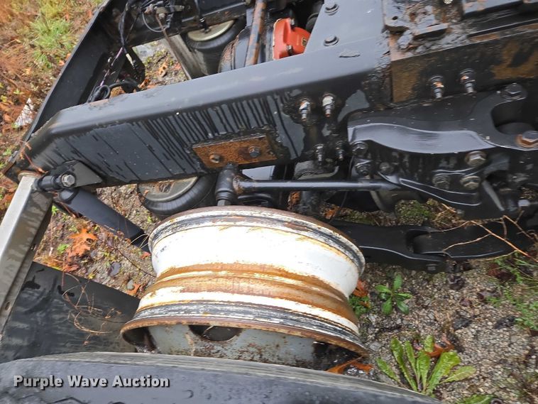 image for item DU2562 2015 Peterbilt 579 semi truck