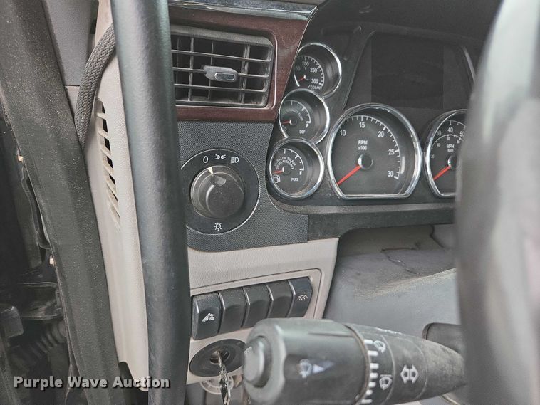 image for item DU2562 2015 Peterbilt 579 semi truck