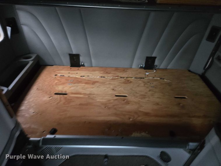 image for item DU2562 2015 Peterbilt 579 semi truck