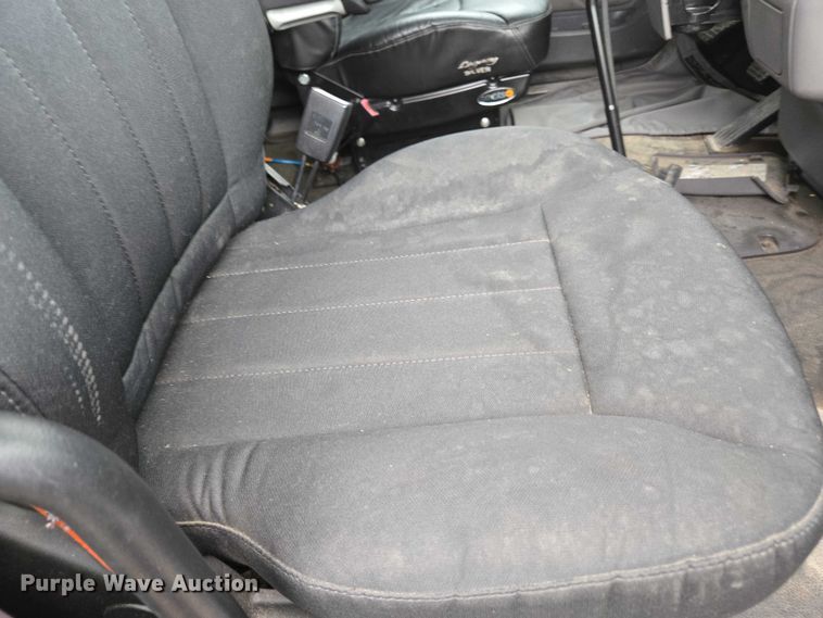 image for item DU2562 2015 Peterbilt 579 semi truck