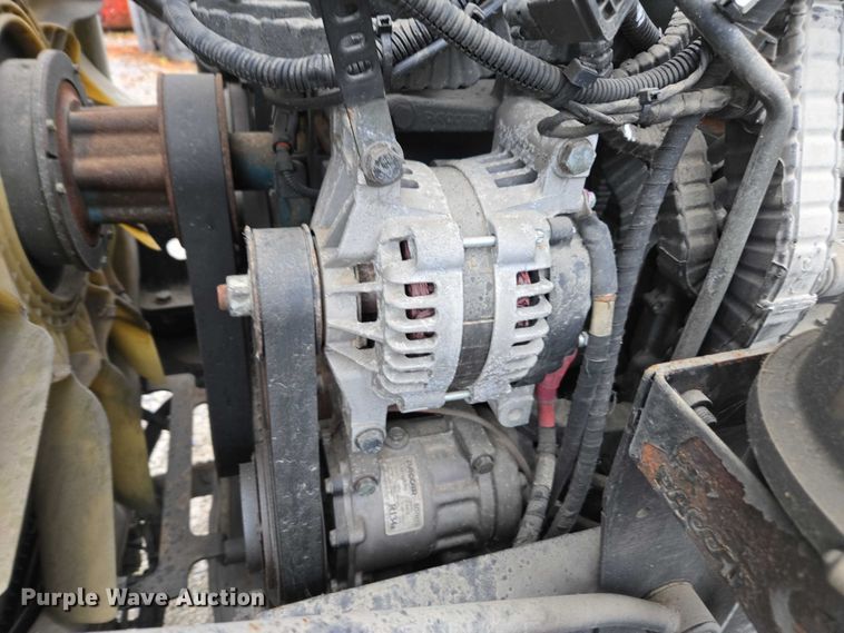 image for item DU2562 2015 Peterbilt 579 semi truck