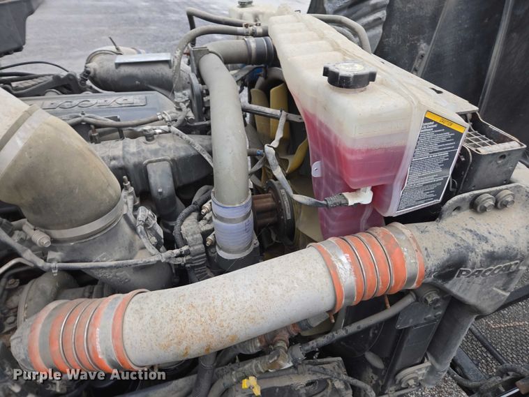 image for item DU2562 2015 Peterbilt 579 semi truck