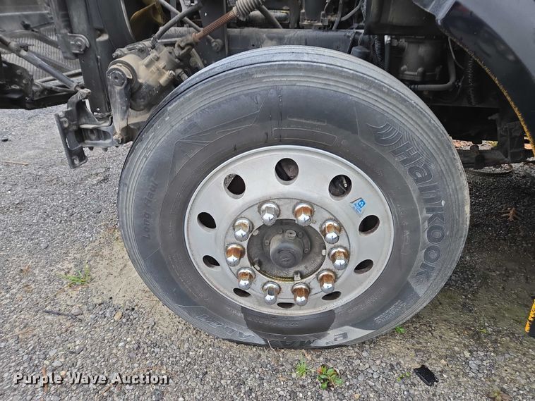 image for item DU2562 2015 Peterbilt 579 semi truck