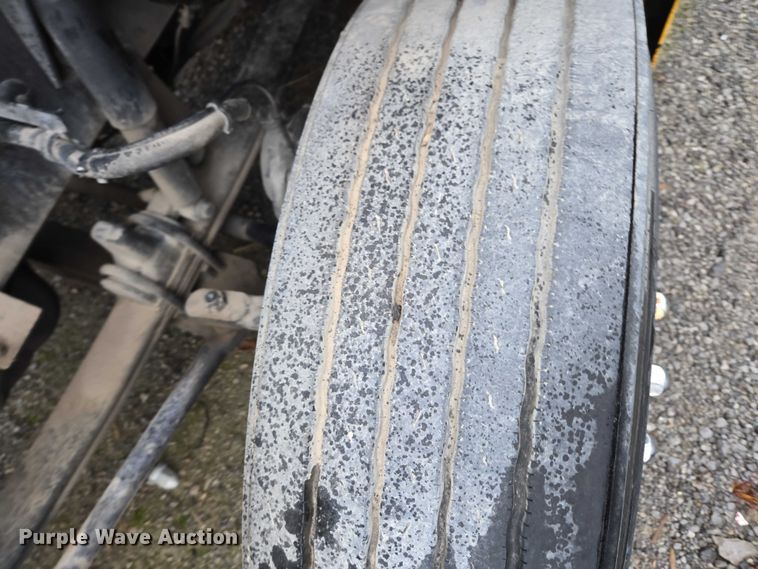 image for item DU2562 2015 Peterbilt 579 semi truck