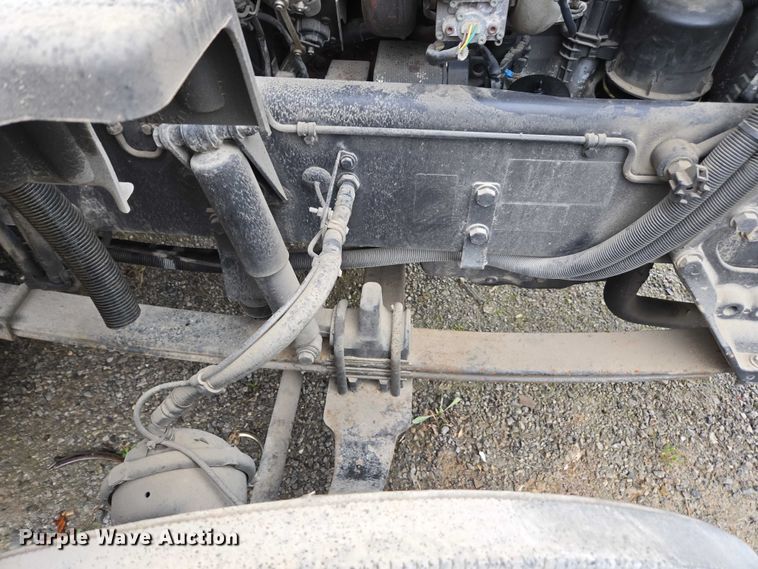 image for item DU2562 2015 Peterbilt 579 semi truck