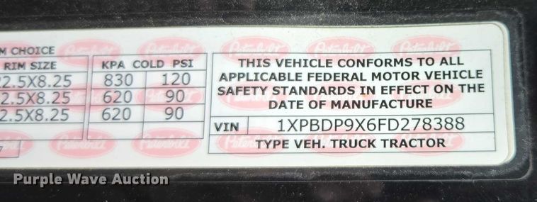 image for item DU2562 2015 Peterbilt 579 semi truck