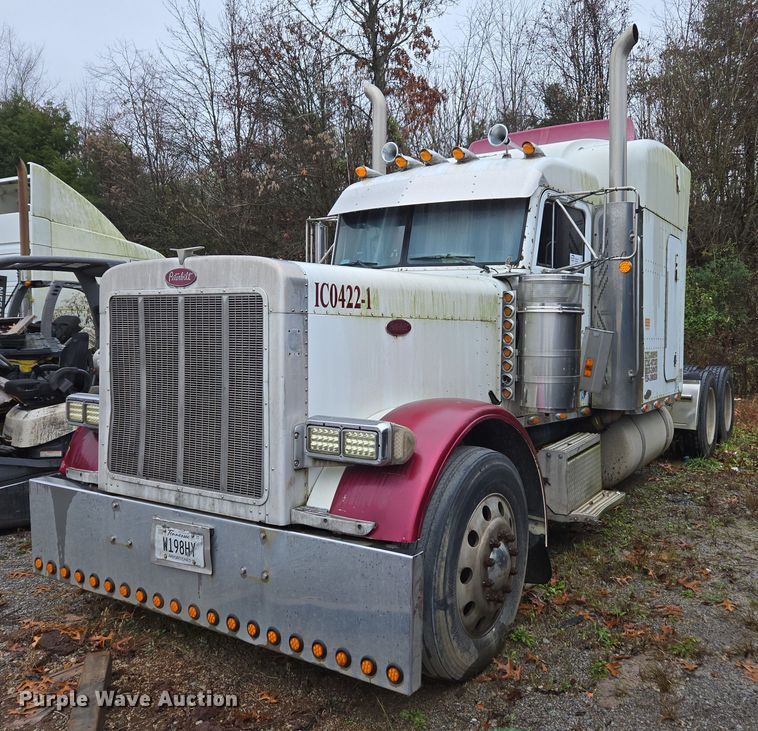 image for item DU2563 2003 Peterbilt 379 semi truck