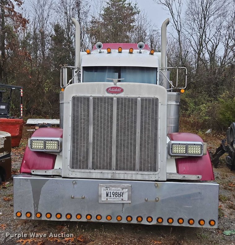 image for item DU2563 2003 Peterbilt 379 semi truck