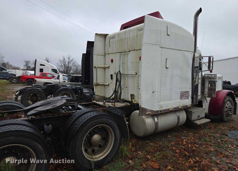 image for item DU2563 2003 Peterbilt 379 semi truck