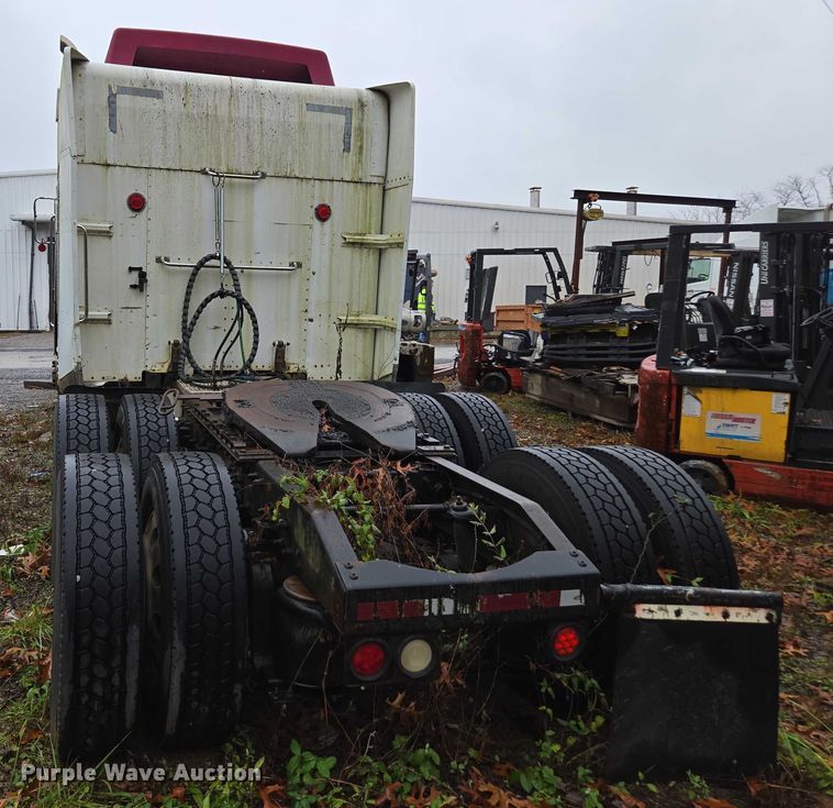 image for item DU2563 2003 Peterbilt 379 semi truck