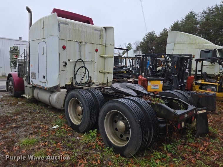 image for item DU2563 2003 Peterbilt 379 semi truck