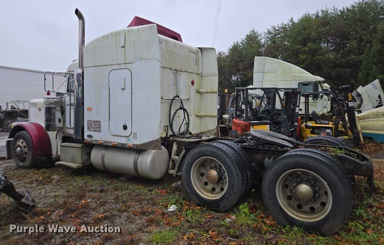 image for item DU2563 2003 Peterbilt 379 semi truck