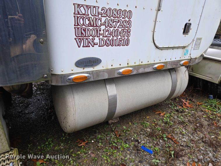 image for item DU2563 2003 Peterbilt 379 semi truck