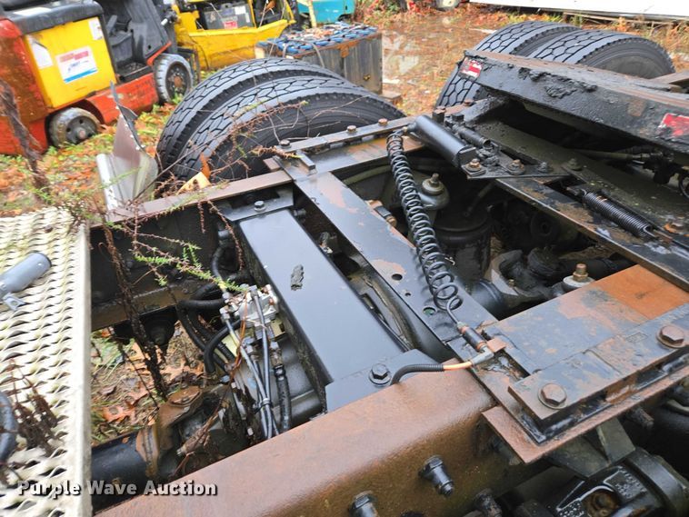 image for item DU2563 2003 Peterbilt 379 semi truck