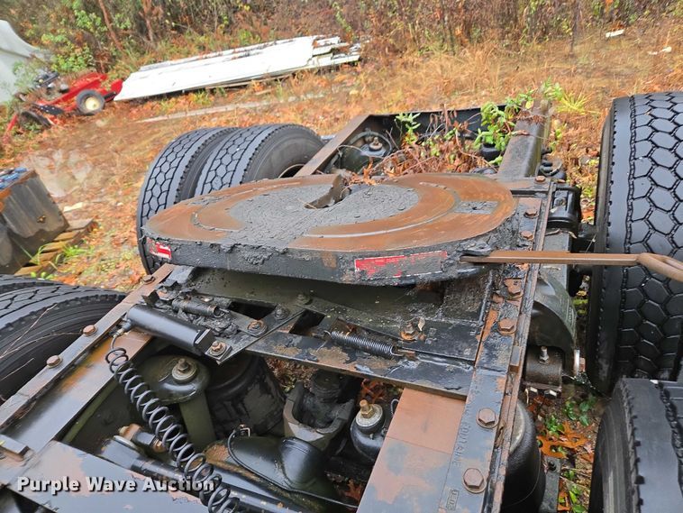 image for item DU2563 2003 Peterbilt 379 semi truck