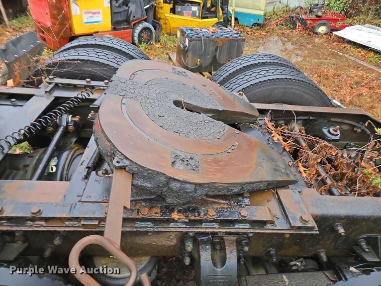 image for item DU2563 2003 Peterbilt 379 semi truck