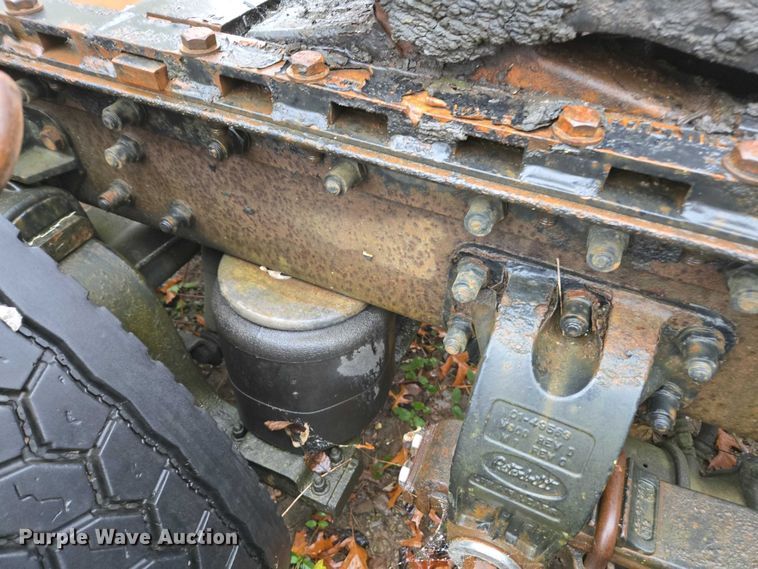 image for item DU2563 2003 Peterbilt 379 semi truck