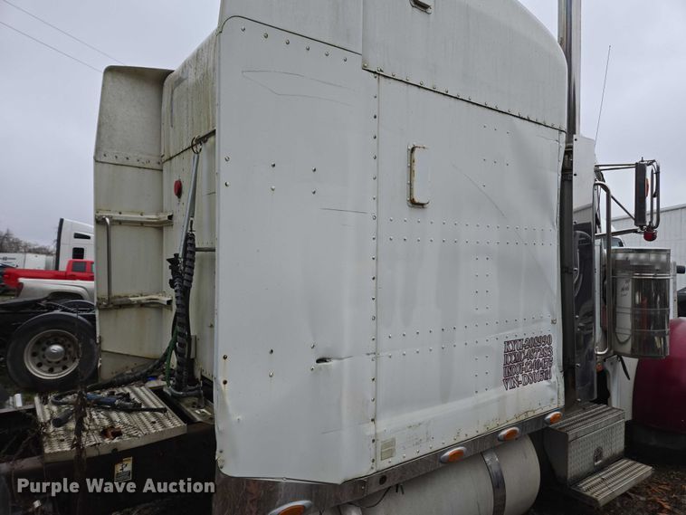 image for item DU2563 2003 Peterbilt 379 semi truck