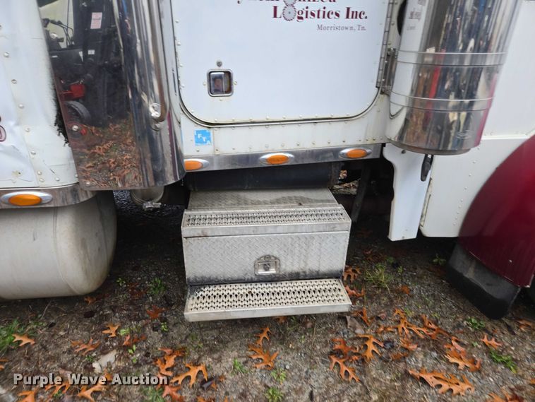 image for item DU2563 2003 Peterbilt 379 semi truck