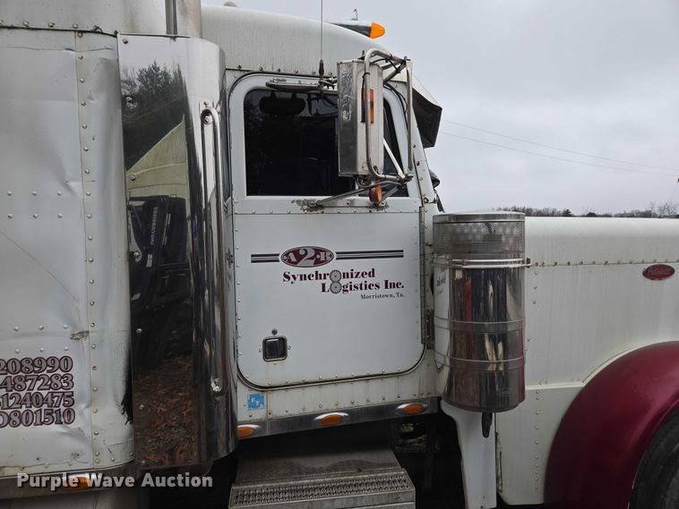 image for item DU2563 2003 Peterbilt 379 semi truck