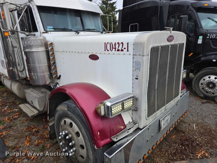 image for item DU2563 2003 Peterbilt 379 semi truck
