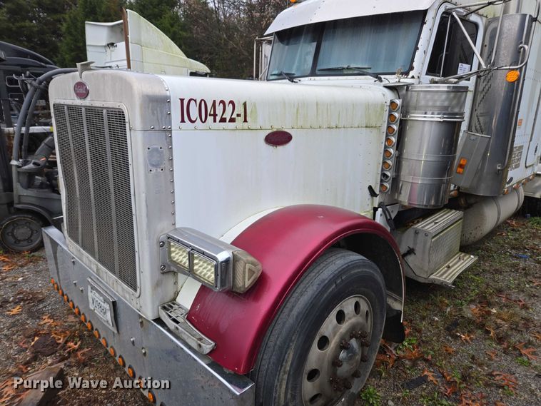 image for item DU2563 2003 Peterbilt 379 semi truck