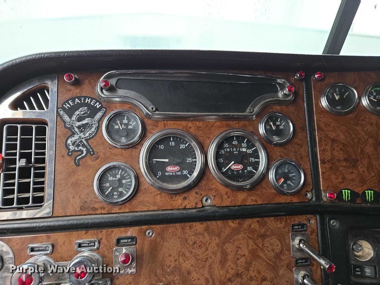 image for item DU2563 2003 Peterbilt 379 semi truck
