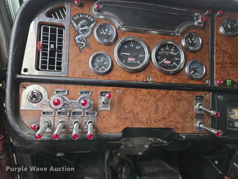 image for item DU2563 2003 Peterbilt 379 semi truck