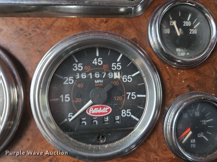 image for item DU2563 2003 Peterbilt 379 semi truck